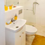 1 Bedroom Cozy In