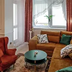 Apartmán 1 Bedroom Cozy In *
