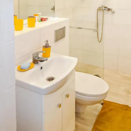 1 Bedroom Cozy In