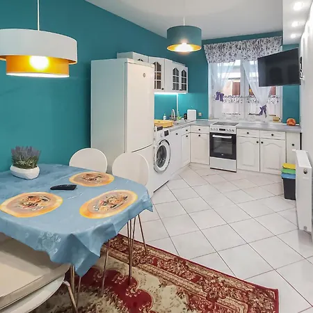 1 Bedroom Cozy In קולובז'ג